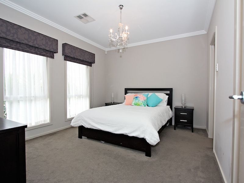 24 Martinique Walk, Mawson Lakes SA 5095