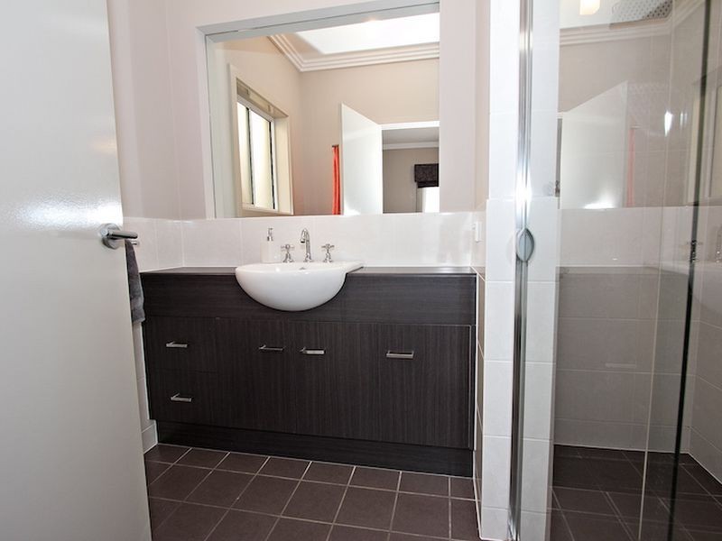 24 Martinique Walk, Mawson Lakes SA 5095