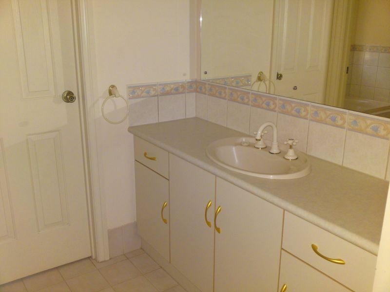 8 SELWAY PLACE, Evanston Park SA 5116