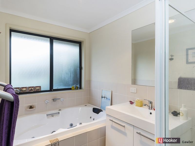 1 McKinlay Drive, Hewett SA 5118