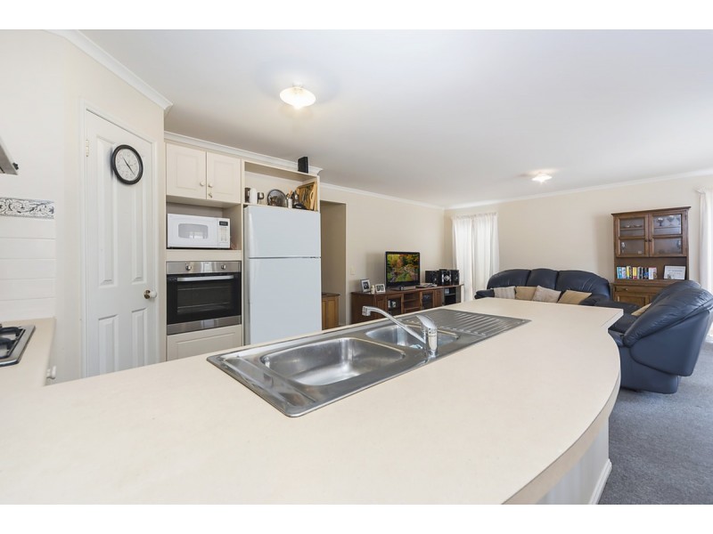 21 Greening Drive, Evanston Park SA 5116