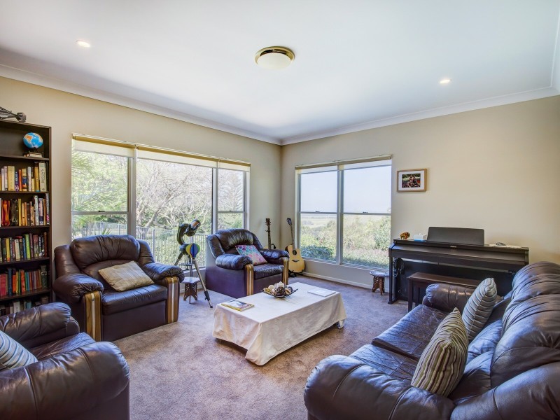 27 Towalbyn Place, Uralba NSW 2477
