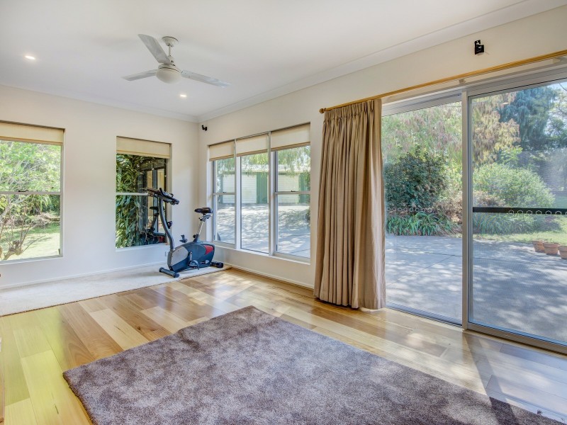 27 Towalbyn Place, Uralba NSW 2477