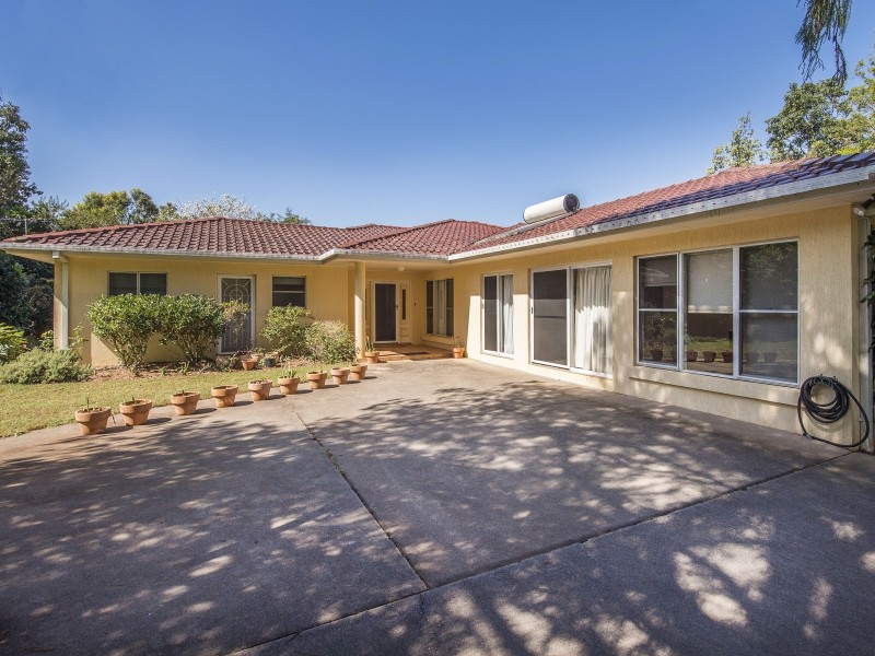 27 Towalbyn Place, Uralba NSW 2477