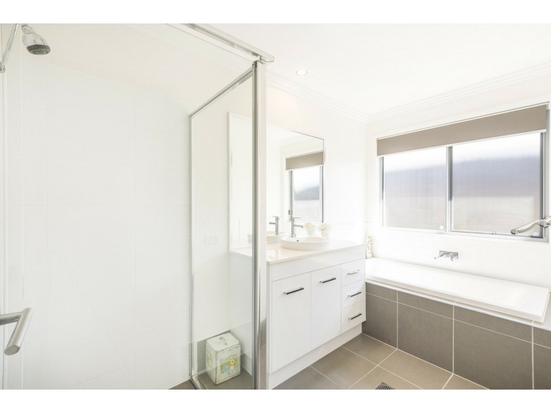 9 Murrogun Place, Wollongbar NSW 2477