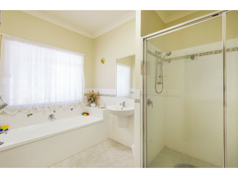 26 Towalbyn Place, Uralba NSW 2477