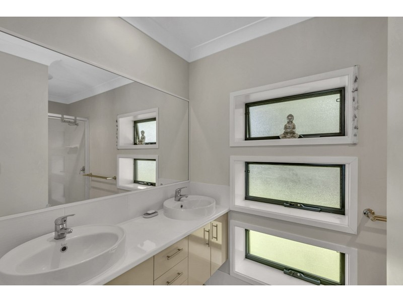 2/30a Smiths Lane, Wollongbar NSW 2477