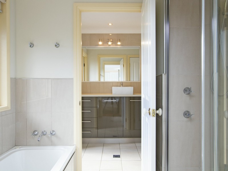 2/64 Hellyar Drive, Wollongbar NSW 2477