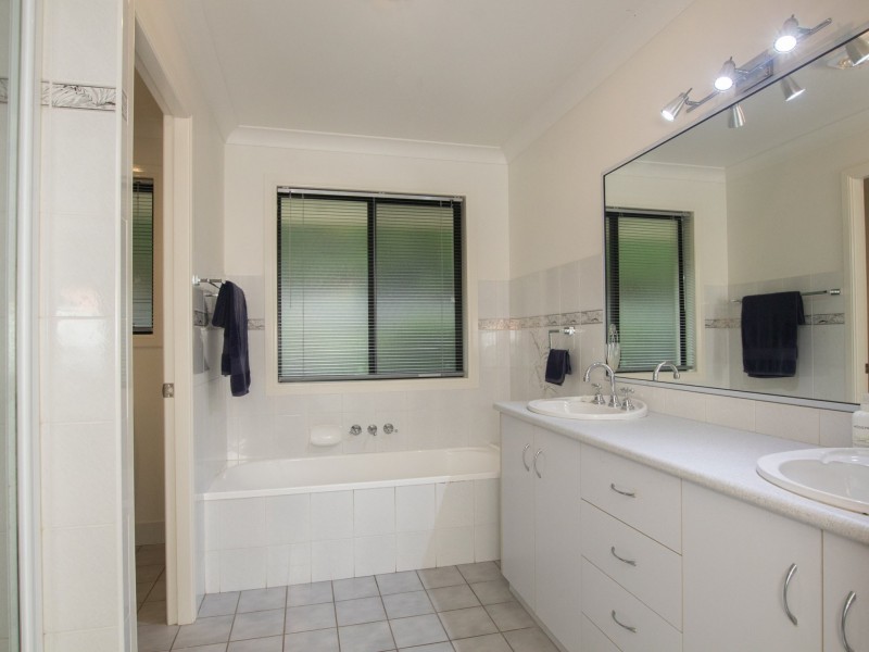 8 Kings Park Court, Wollongbar NSW 2477