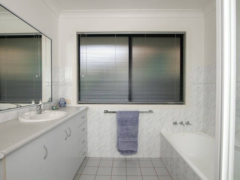 8 Kings Park Court, Wollongbar NSW 2477