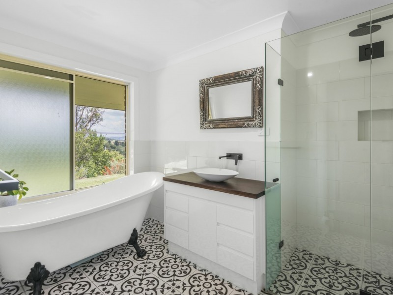 10 Carabeen Place, Mcleans Ridges NSW 2480