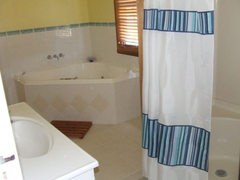 8 Commercial Road, Alstonville NSW 2477