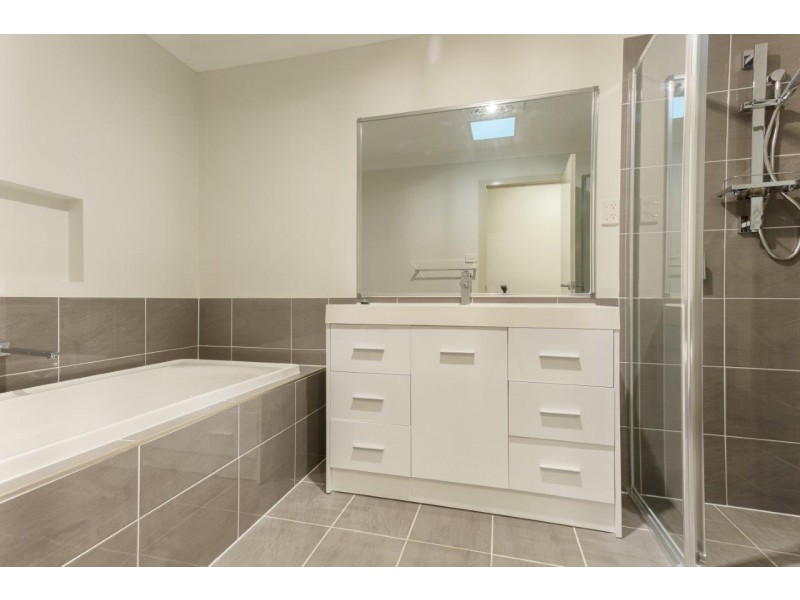 4 Meander Drive, Calderwood NSW 2527