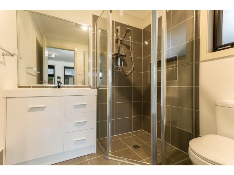 4 Meander Drive, Calderwood NSW 2527