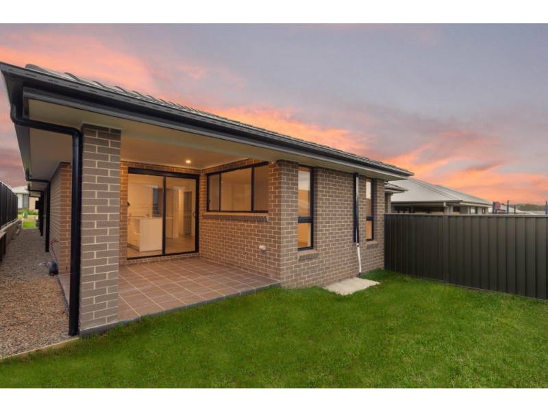 4 Meander Drive, Calderwood NSW 2527