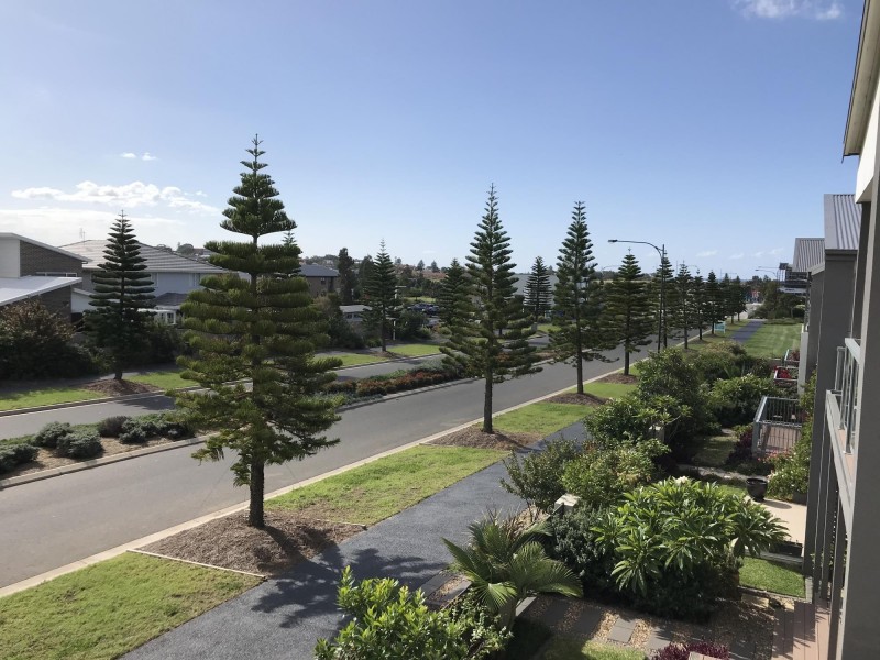 50 Cove Boulevard, Shell Cove NSW 2529