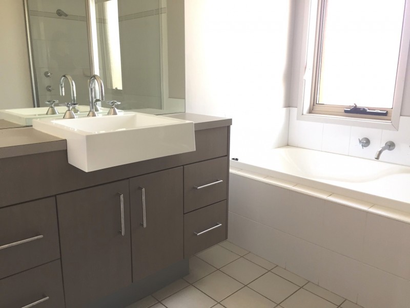 7 Burrinjuck Avenue, Flinders NSW 2529