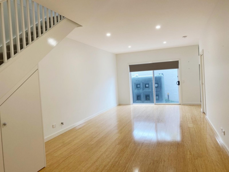 1/15 Reynolds Lane, Oak Flats NSW 2529