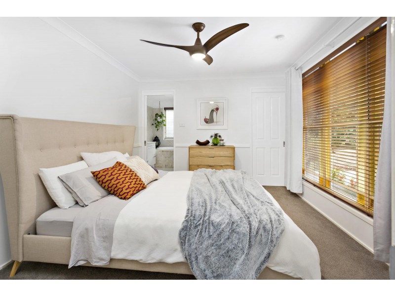 6 Hawkesbury Place, Albion Park NSW 2527