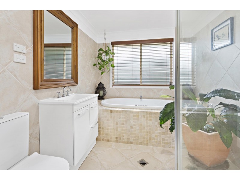 6 Hawkesbury Place, Albion Park NSW 2527