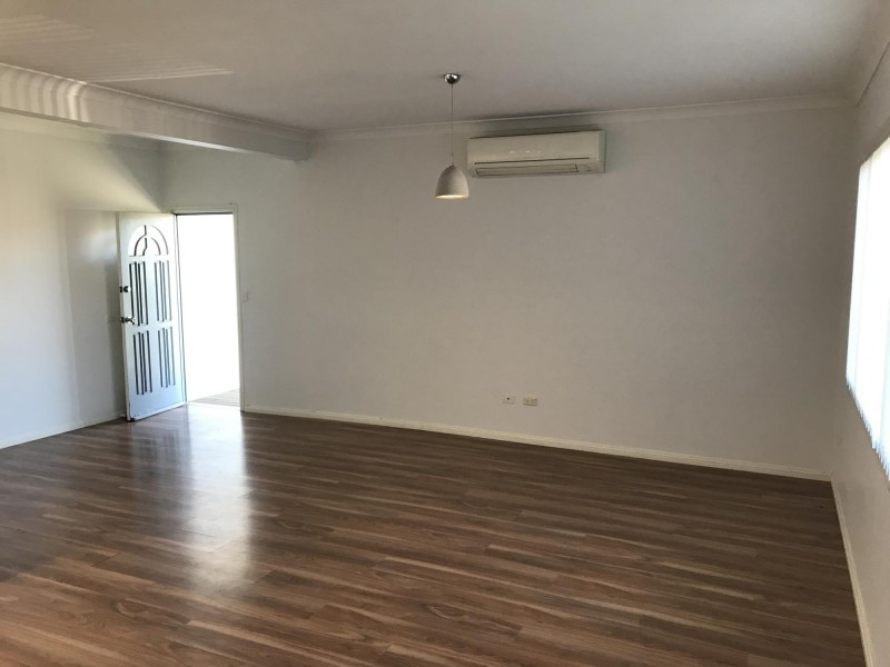 8a Terry Ave, Warilla NSW 2528