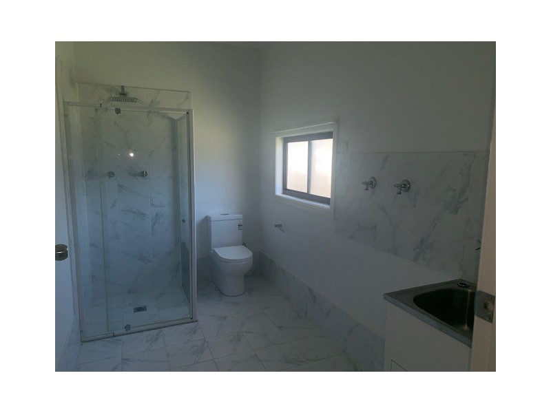 8a Terry Ave, Warilla NSW 2528