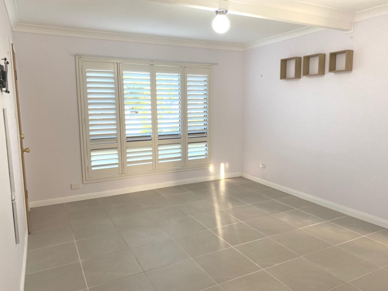 1/2 Barton Street, Oak Flats NSW 2529