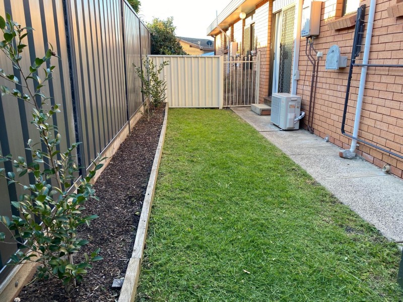 1/2 Barton Street, Oak Flats NSW 2529