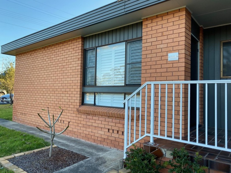 1/2 Barton Street, Oak Flats NSW 2529