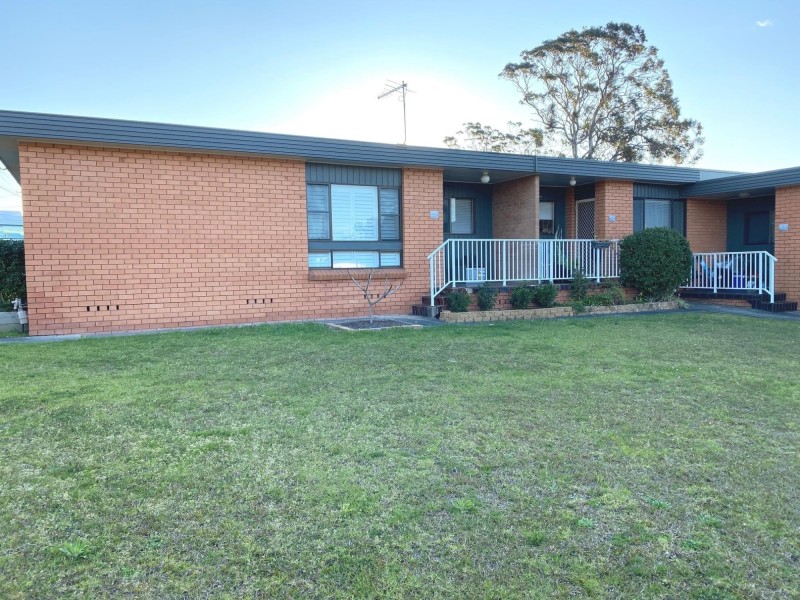 1/2 Barton Street, Oak Flats NSW 2529