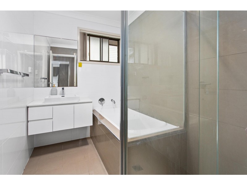 1/4 Cassia Street, Barrack Heights NSW 2528