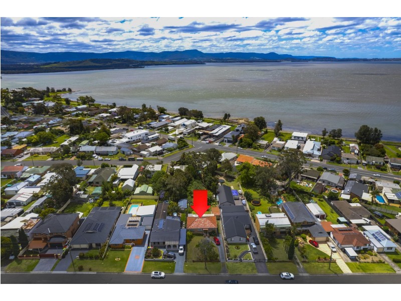 14 Barton Street, Oak Flats NSW 2529