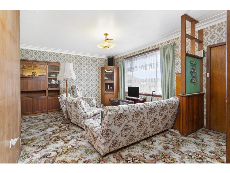 14 Barton Street, Oak Flats NSW 2529