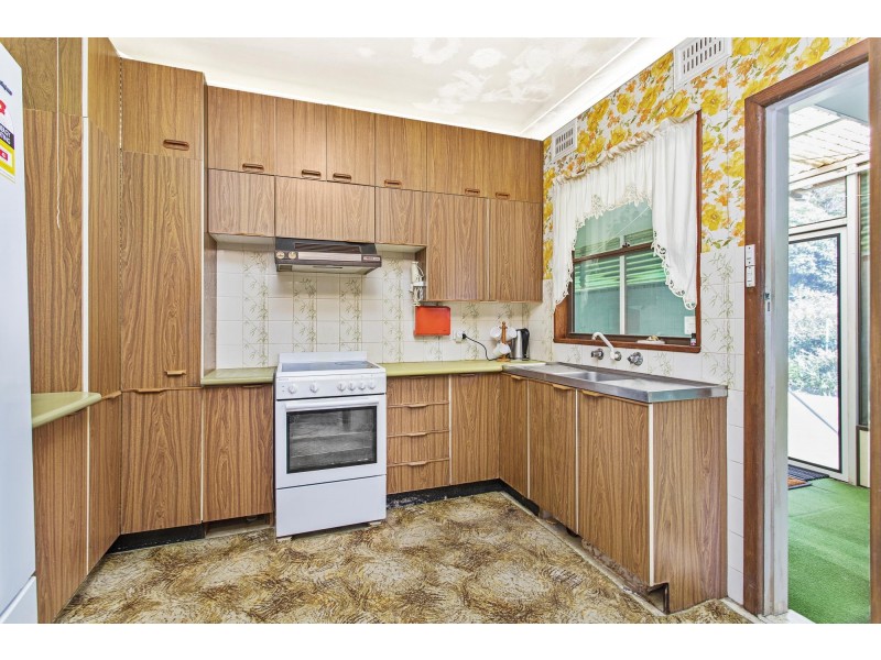 14 Barton Street, Oak Flats NSW 2529