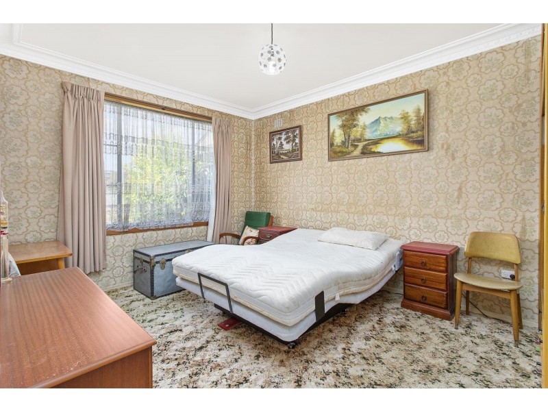 14 Barton Street, Oak Flats NSW 2529