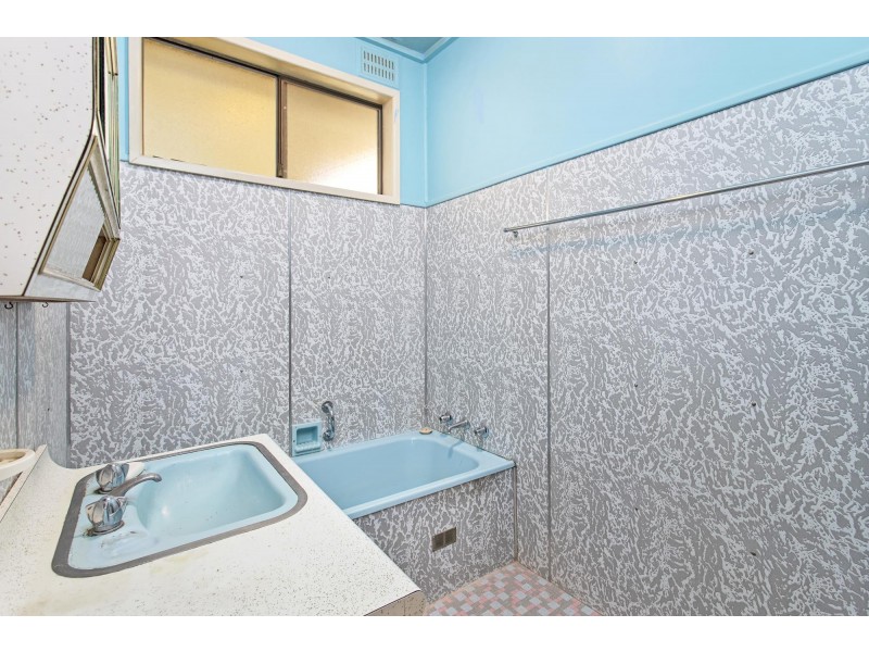 14 Barton Street, Oak Flats NSW 2529