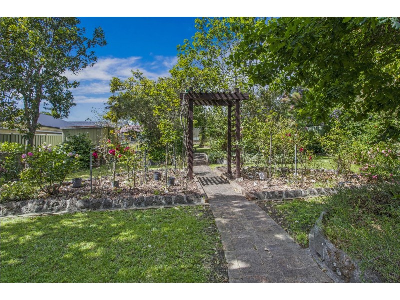 14 Barton Street, Oak Flats NSW 2529