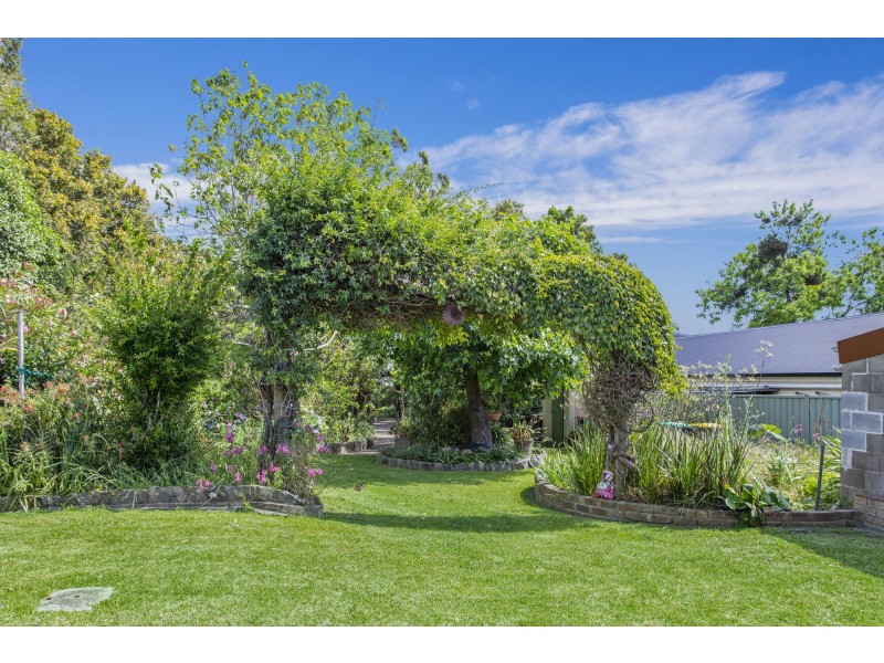 14 Barton Street, Oak Flats NSW 2529