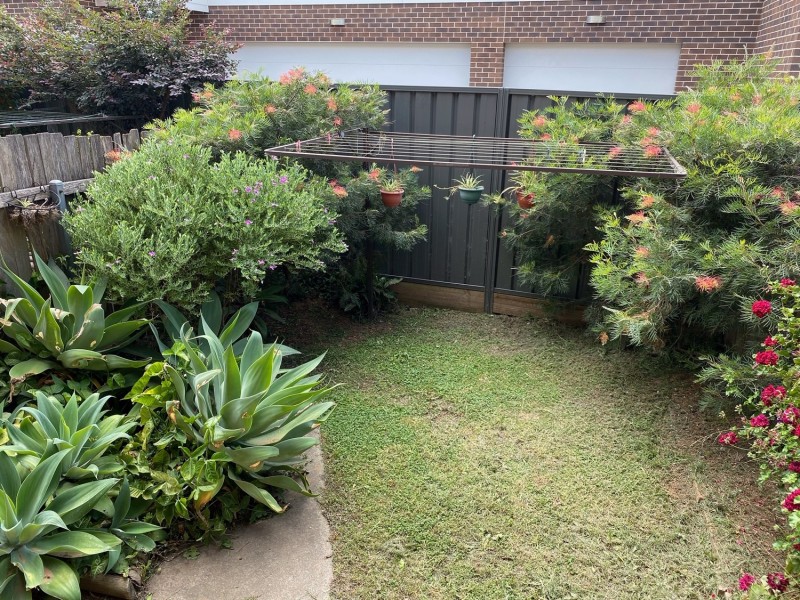 2/16 Storey Street, Oak Flats NSW 2529