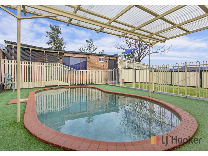 2 Iron Bark Avenue, Albion Park Rail NSW 2527