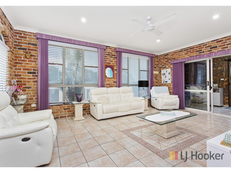 18 Roycroft Avenue, Mount Warrigal NSW 2528