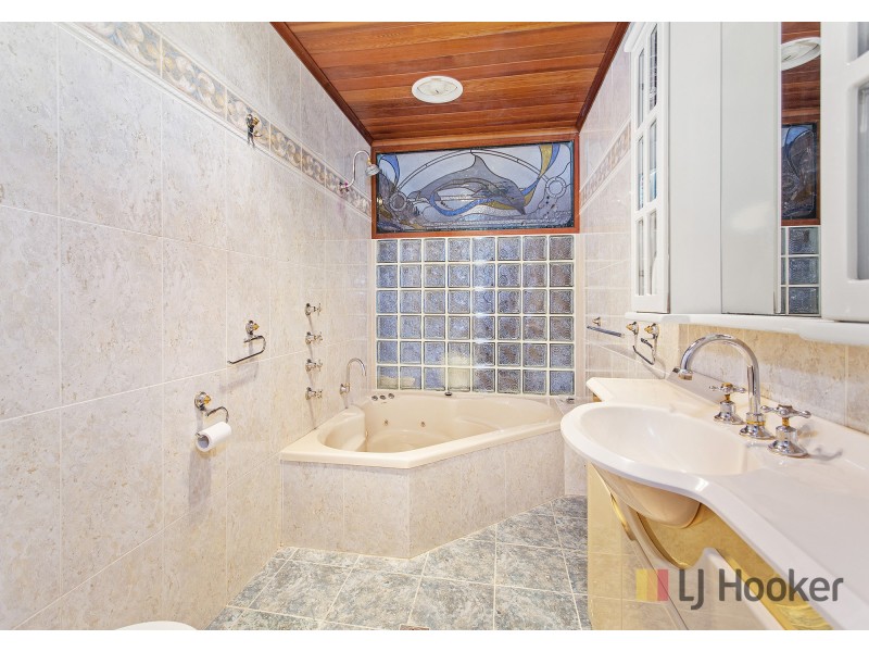 18 Roycroft Avenue, Mount Warrigal NSW 2528