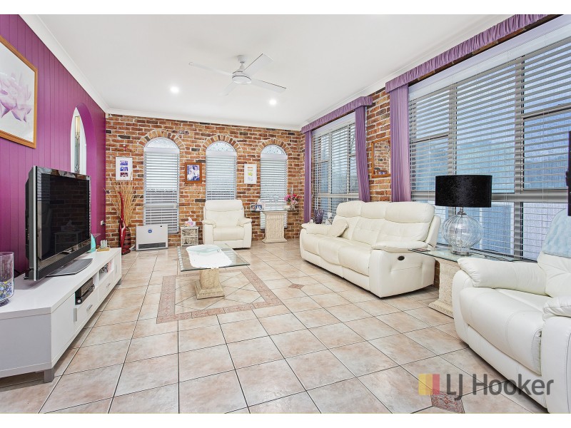 18 Roycroft Avenue, Mount Warrigal NSW 2528
