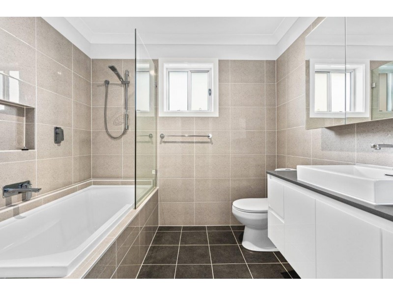29 Saddleback Cres, Kembla Grange NSW 2526