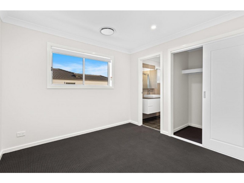 31 Saddleback Cres, Kembla Grange NSW 2526