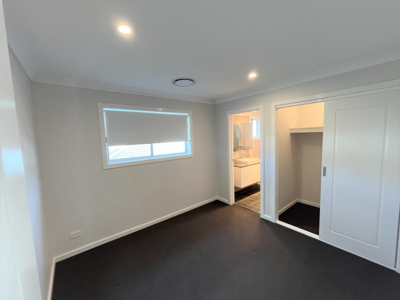 31 Saddleback Cres, Kembla Grange NSW 2526