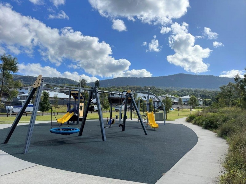 31 Saddleback Cres, Kembla Grange NSW 2526
