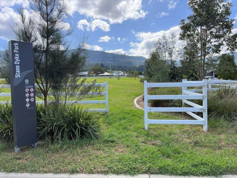 31 Saddleback Cres, Kembla Grange NSW 2526