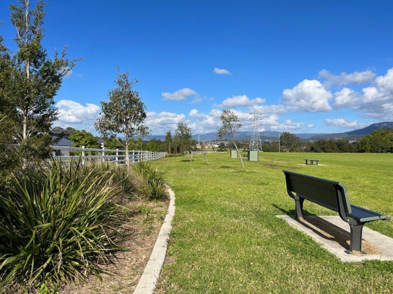 31 Saddleback Cres, Kembla Grange NSW 2526