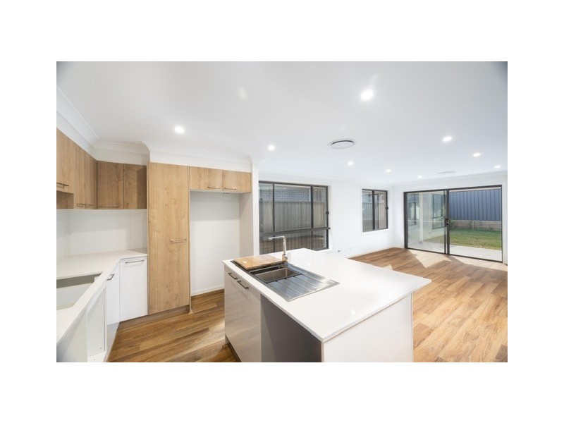 41 Farmgate Cres, Calderwood NSW 2527